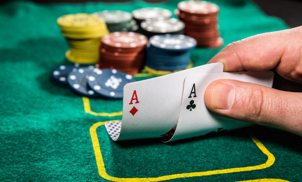 Poker Feels Cheap Fast When the Physical Handling Gets Sloppy