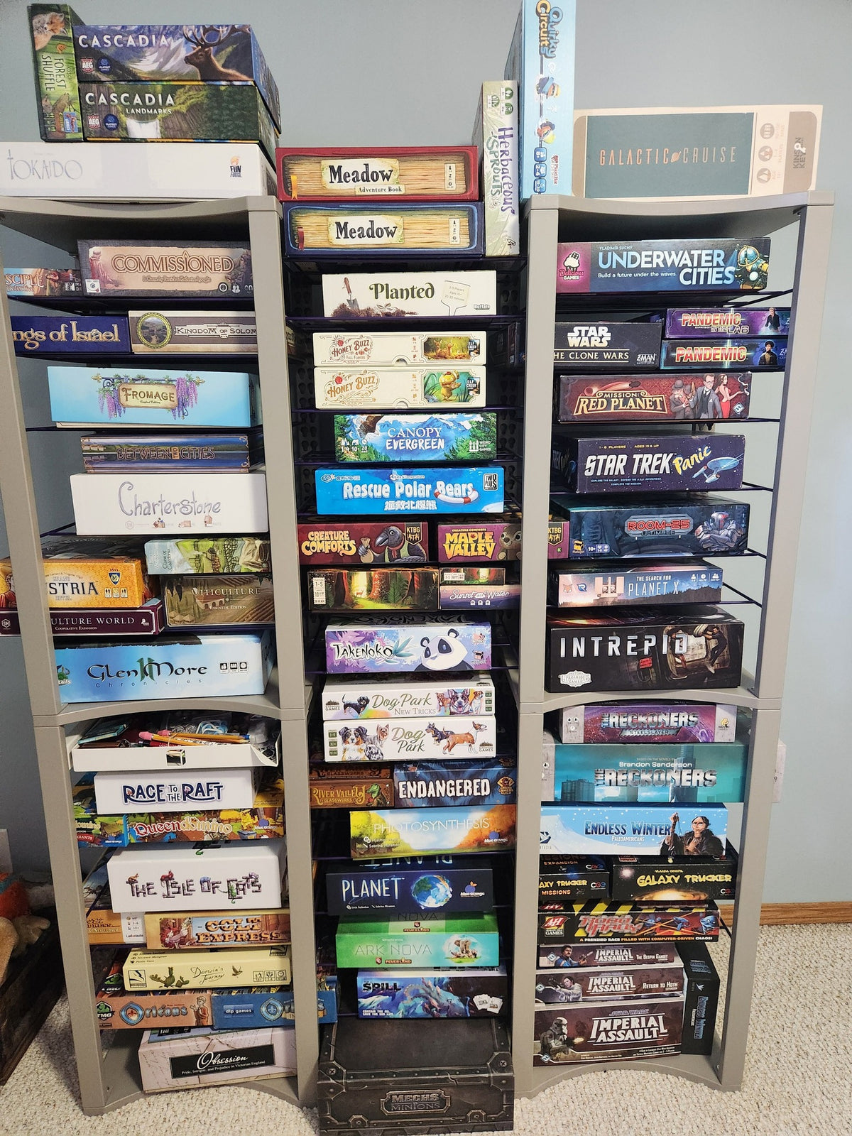 Double ShortThrone with 12 shelves
