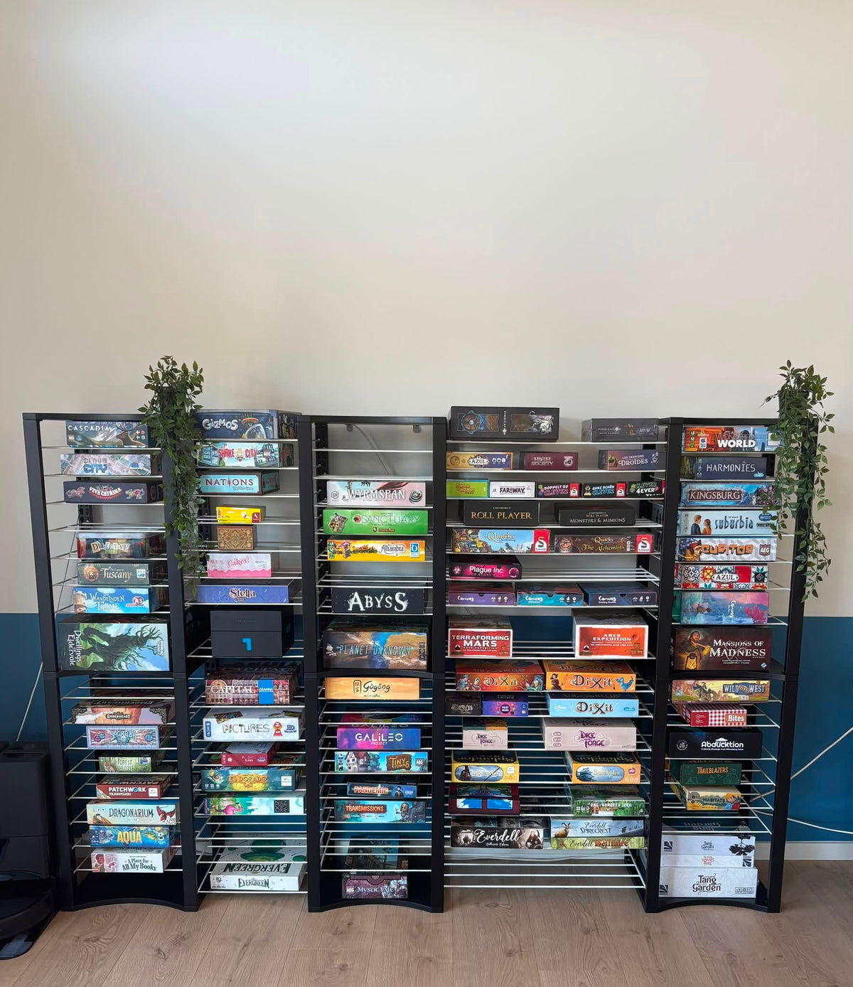Double ShortThrone with 12 shelves