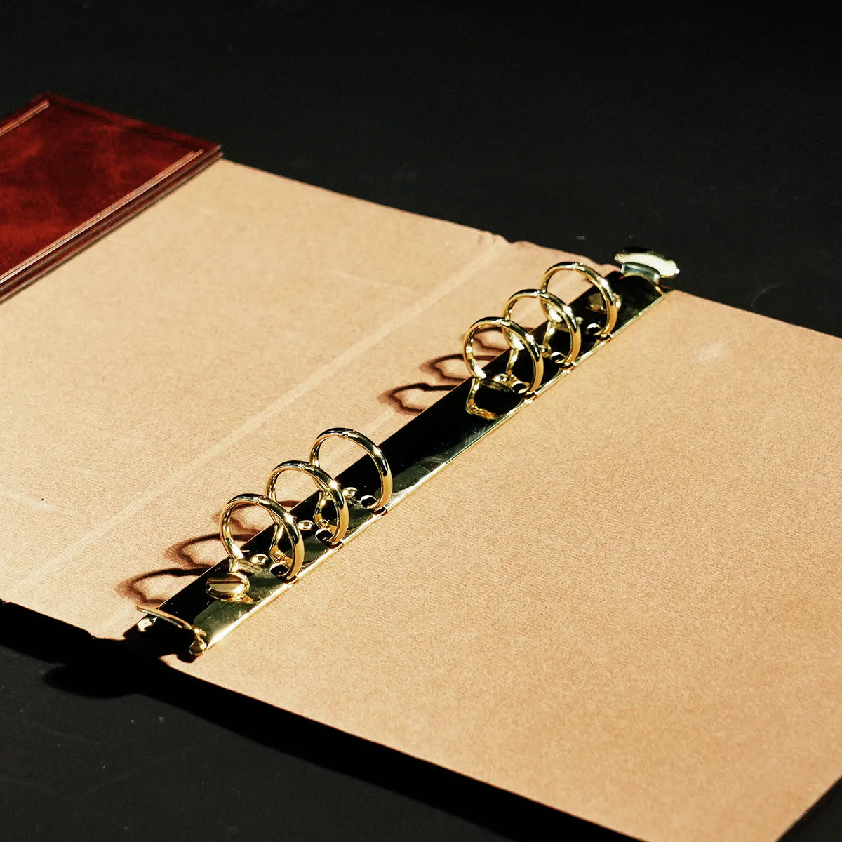 Cavatina: Vertical Tabletop Binder