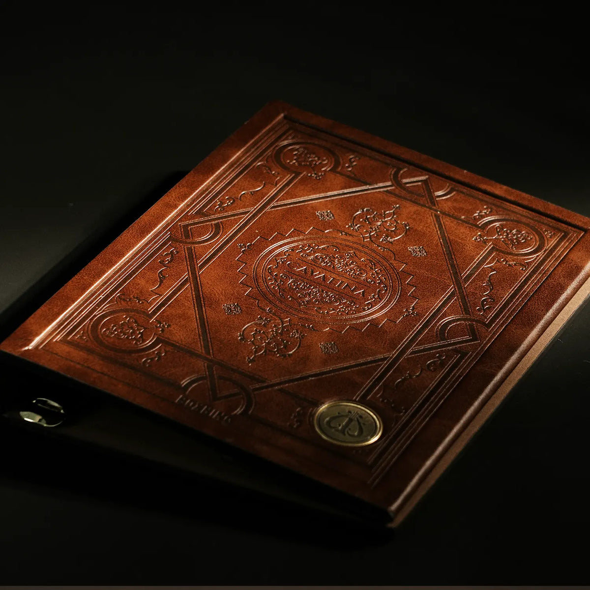Cavatina: Vertical Tabletop Binder