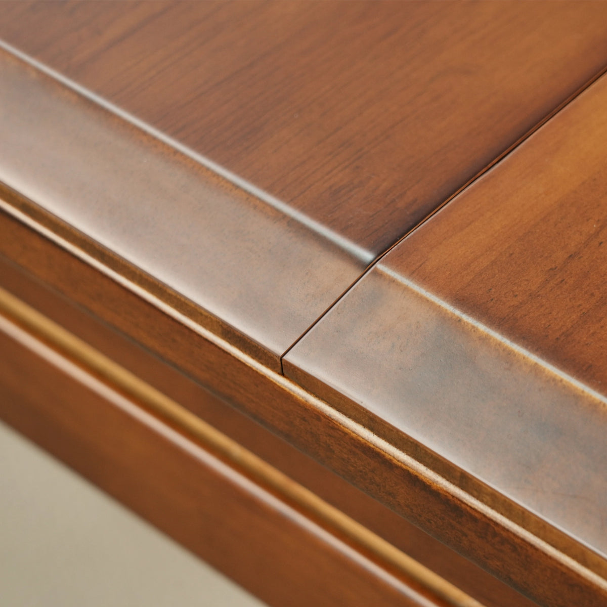 Close-up of full-cover topper corner on Upgraded Kingswood game table