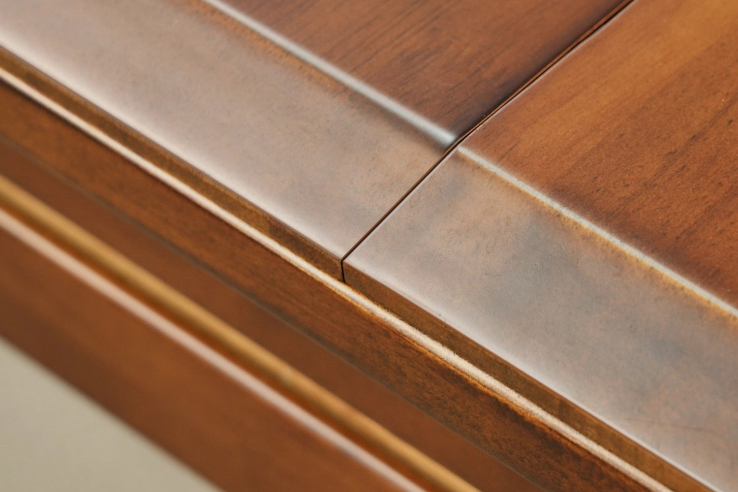SOLID WOOD, MADE FOR EVERYDAY LIVING