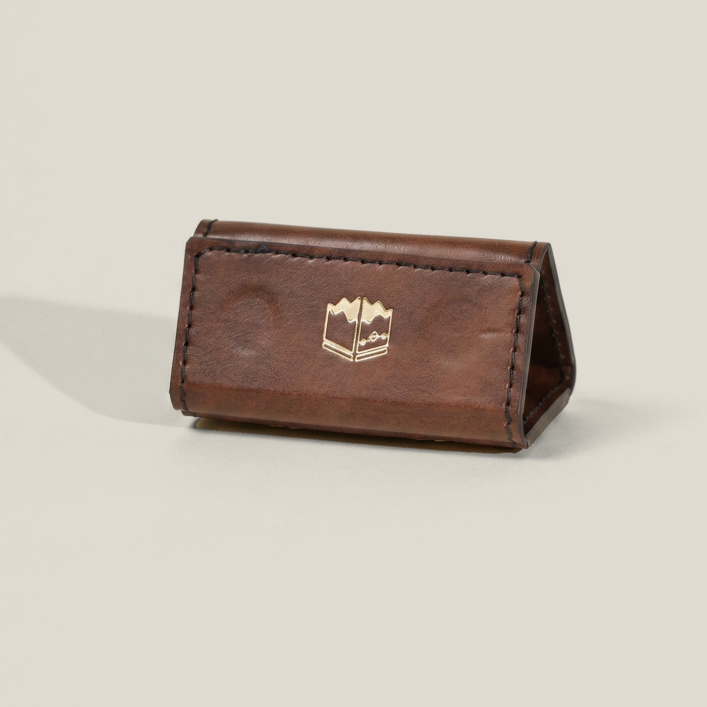 Magnetic foldable player tracker tabletop display