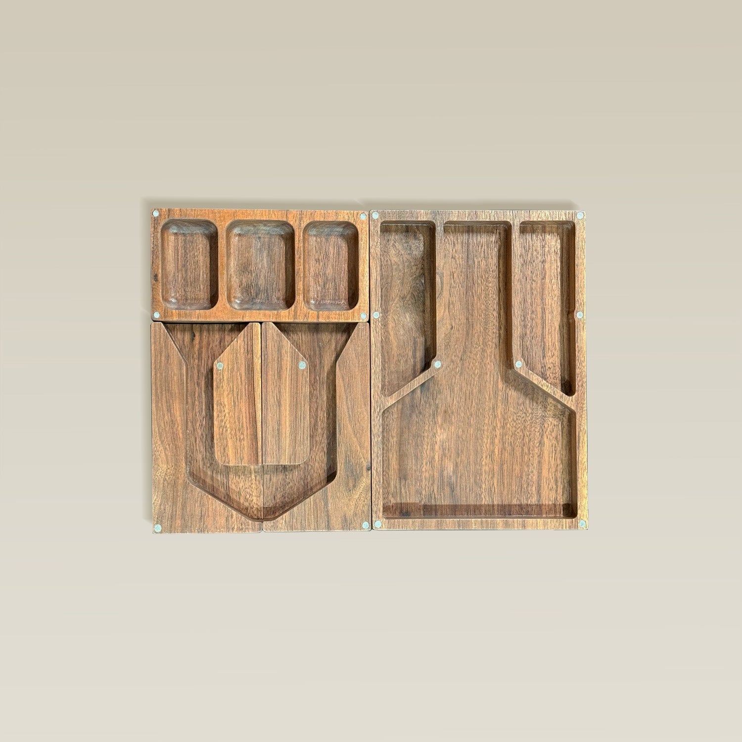 wooden-magnetic-dice-tower-with-tray